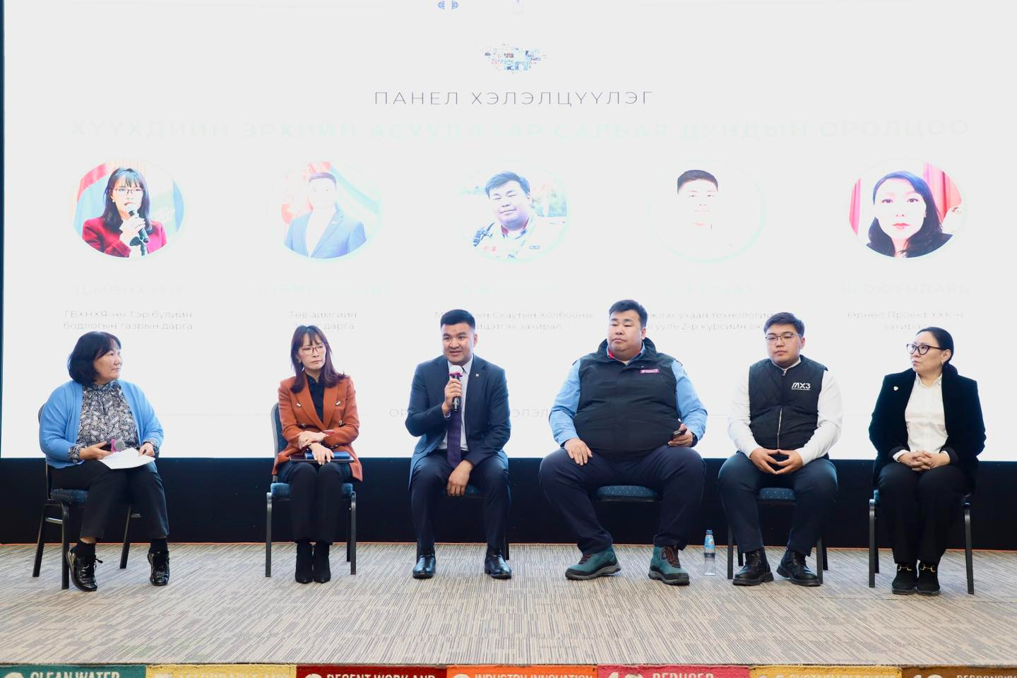 “Хүүхдийн төлөөх орон нутгийн засаглал” хэлэлцүүлэгт оролцож байна